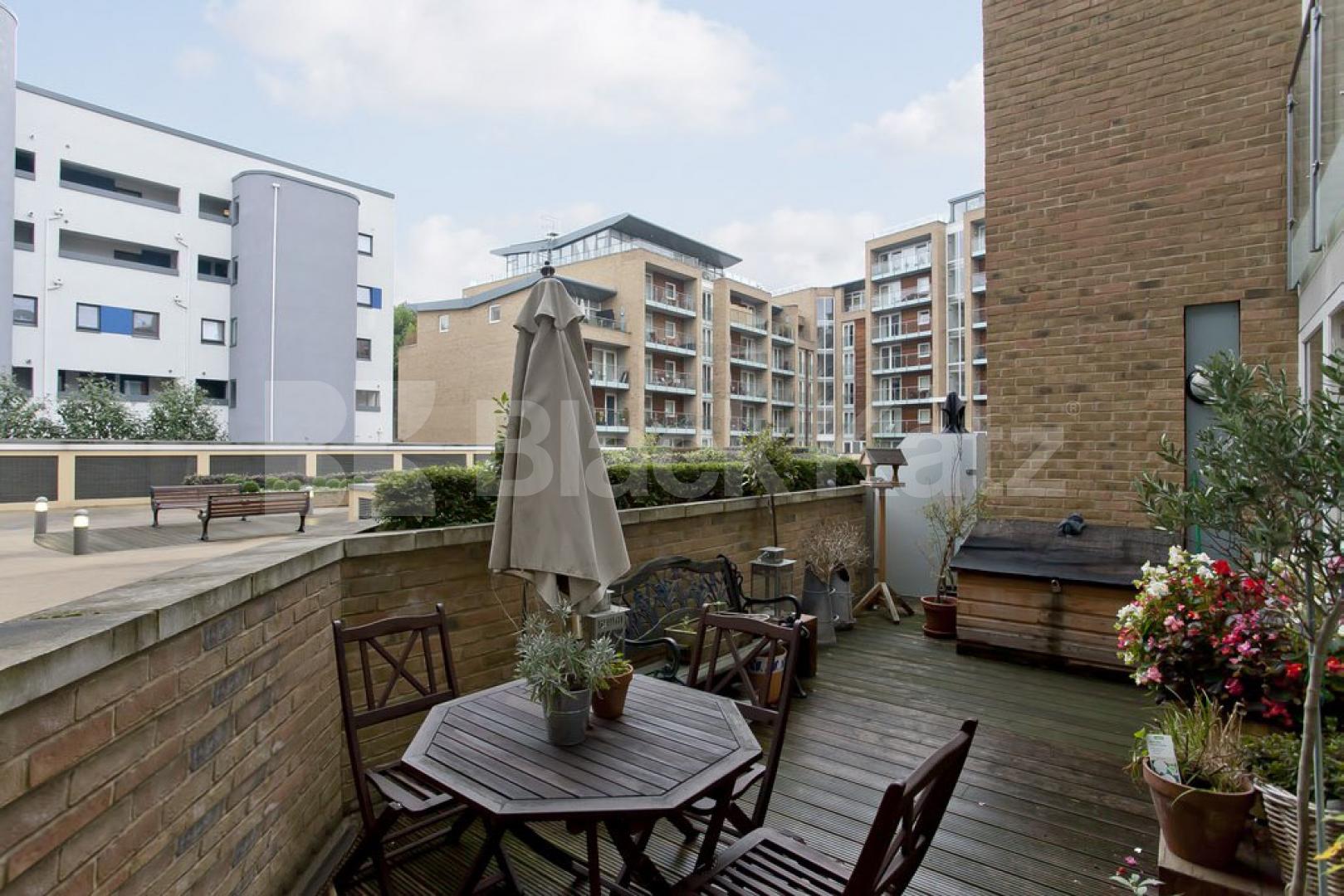 			LET , 2 Bedroom, 1 bath, 1 reception Apartment			 Viridian Apartments, Battersea Park Road, Battersea